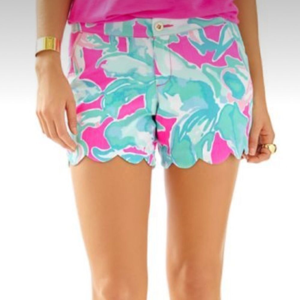 Lilly Pulitzer The Buttercup Scallop Shorts in Size 2
